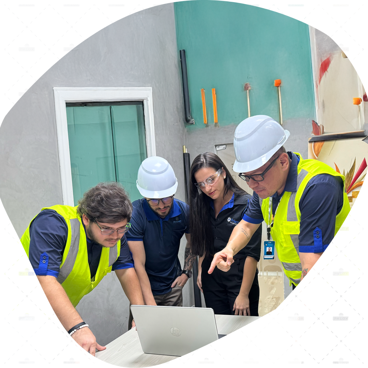 Imagem equipe da prisma solucoes industriais em projeto novo