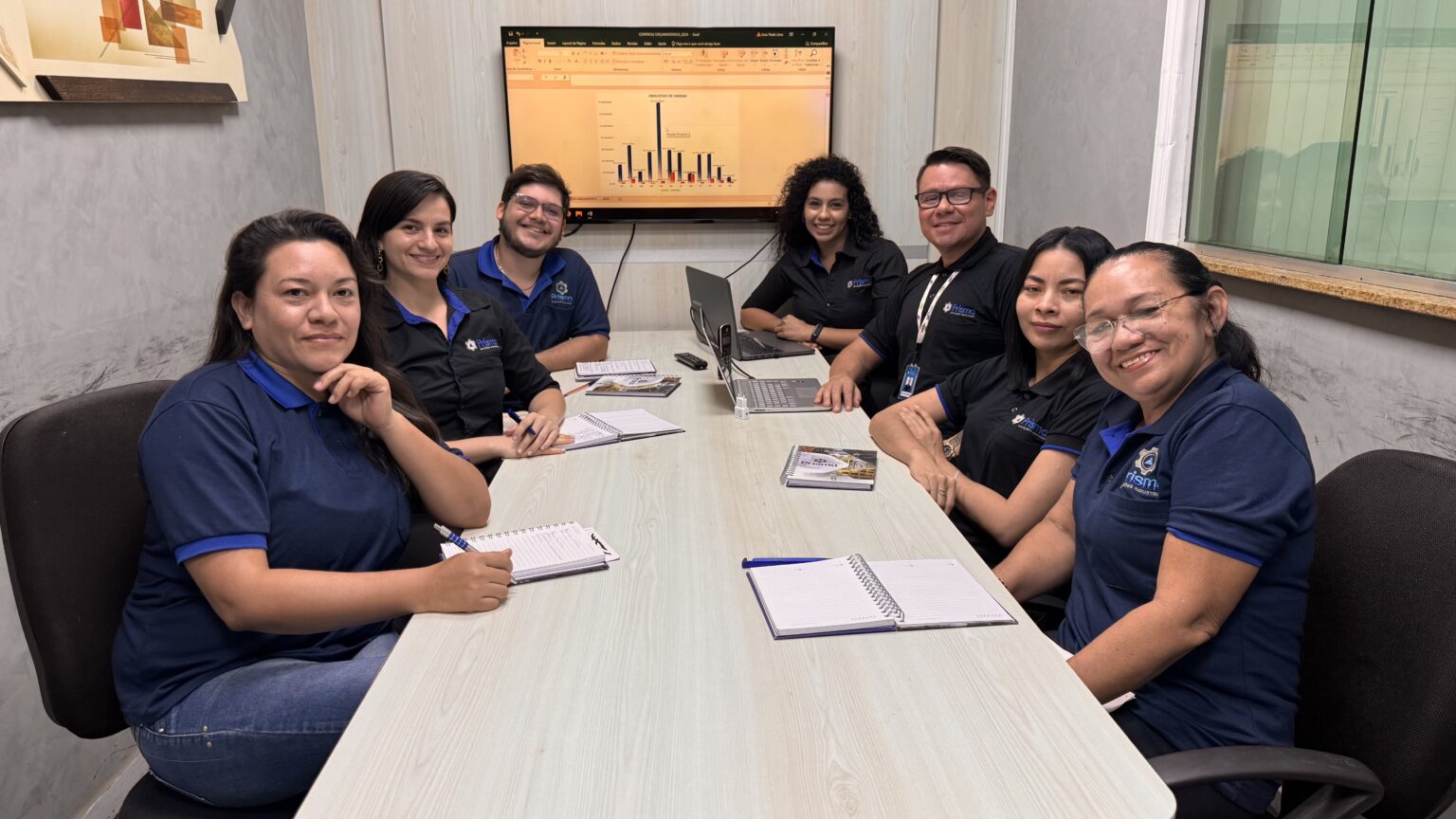 Imagem equipe de colaboradores da prisma solucoes industriais